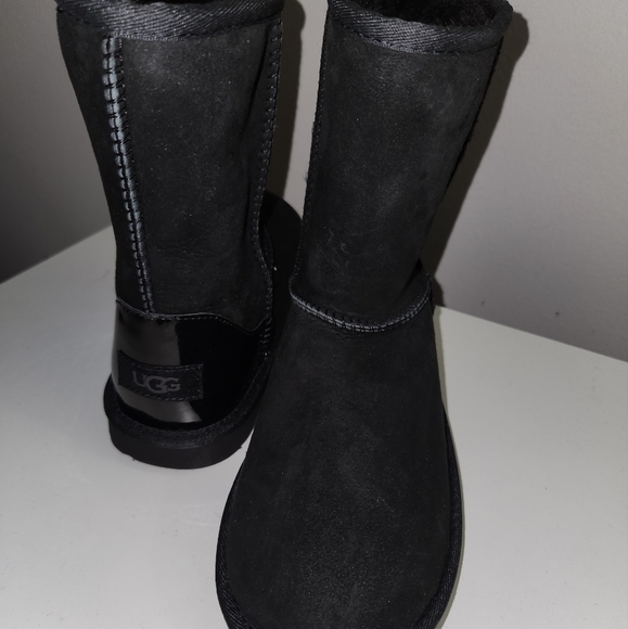 UGG Classic II Boot - Picture 2 of 4